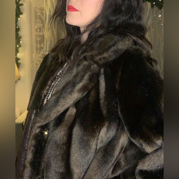 Luxurious Vintage 60s-70s Mincara Black/Brown Faux Fur Coat - Picture 12 of 16